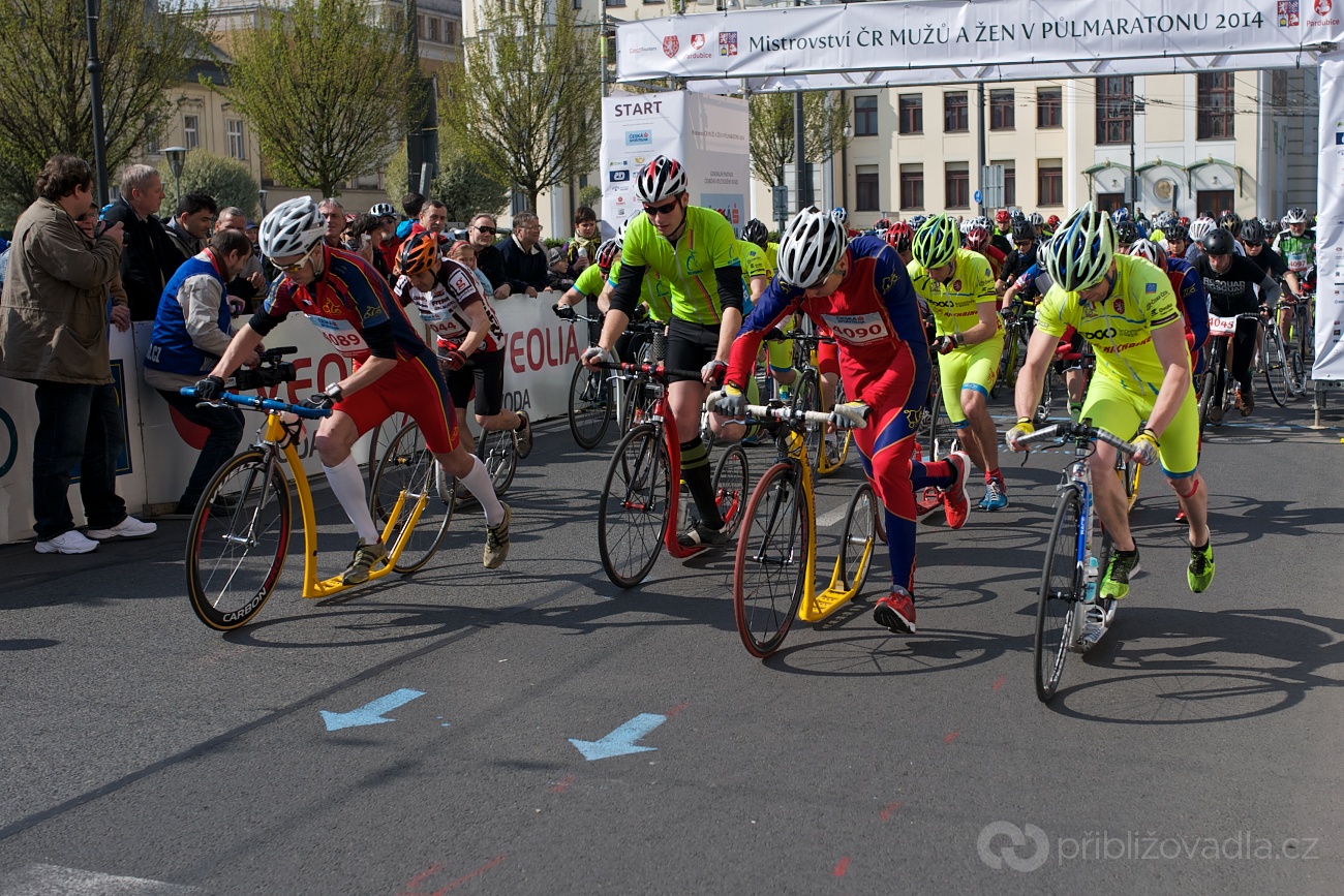 Pardubický vinařský půlmaraton – závod koloběžek