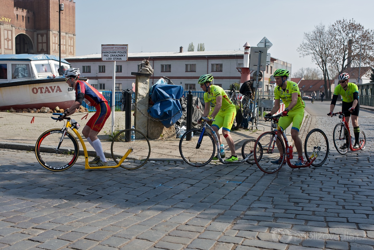 Pardubický vinařský půlmaraton – závod koloběžek