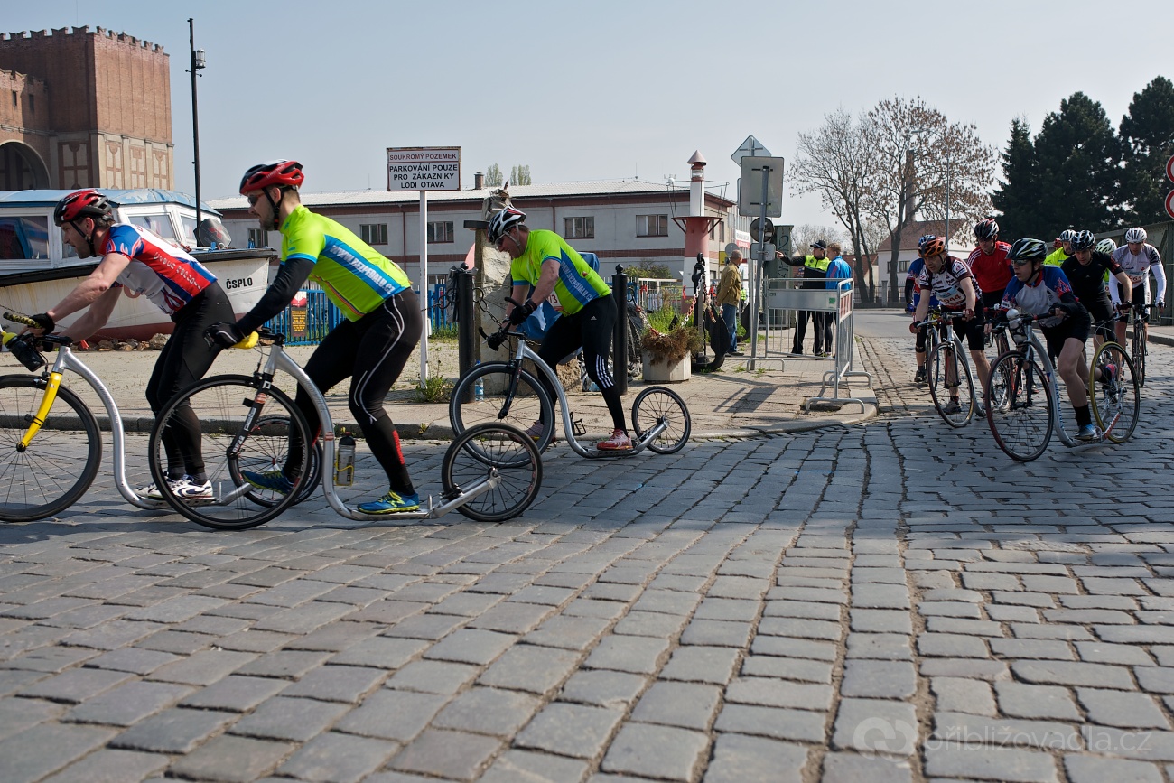 Pardubický vinařský půlmaraton – závod koloběžek