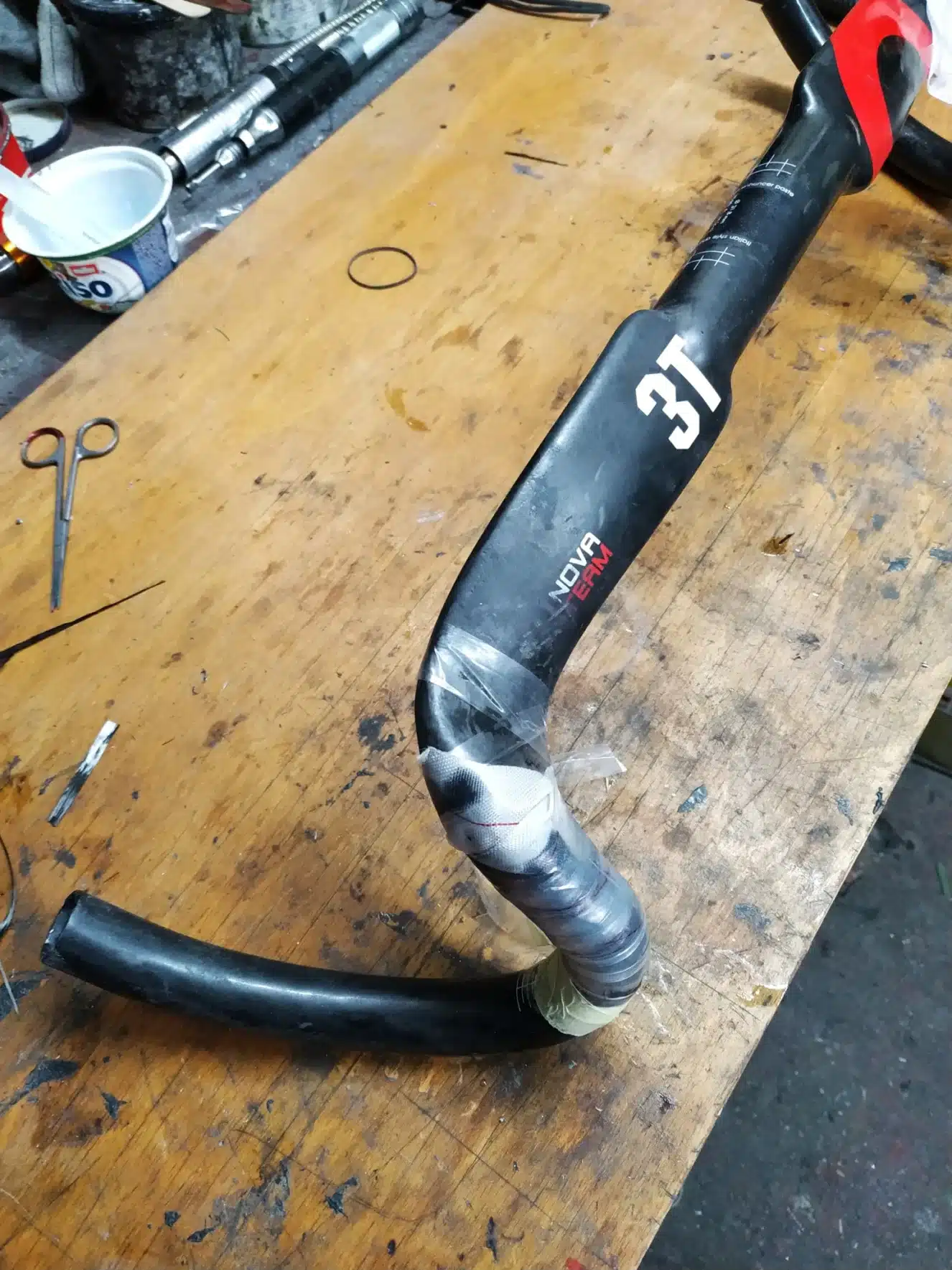 Řídítka, rajdy, riaditká, handlebars, (bullhorns) či kormáň…