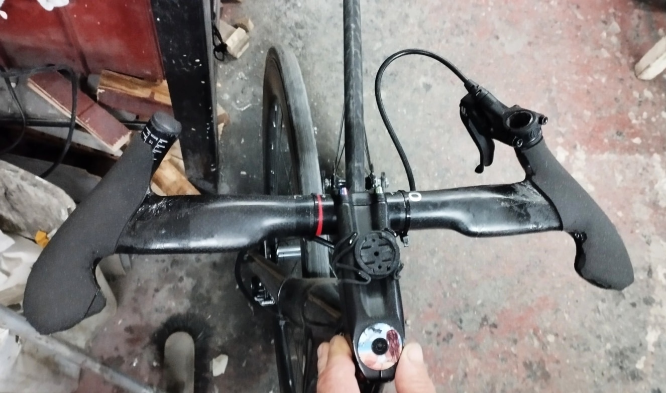 Řídítka, rajdy, riaditká, handlebars, (bullhorns) či kormáň…