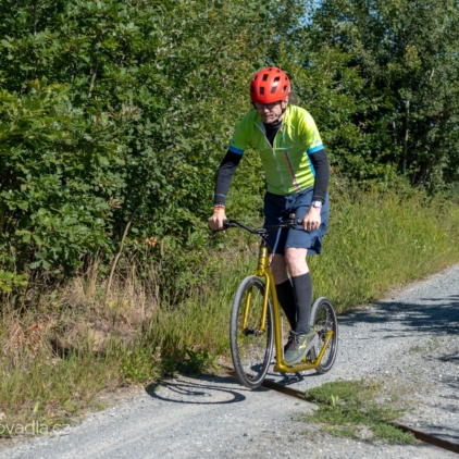 Kostka Tour Pro (G7) zvládá i zpevněné polní a lesní cesty bez nejmenších problémů | Foto Kateřina Nováková