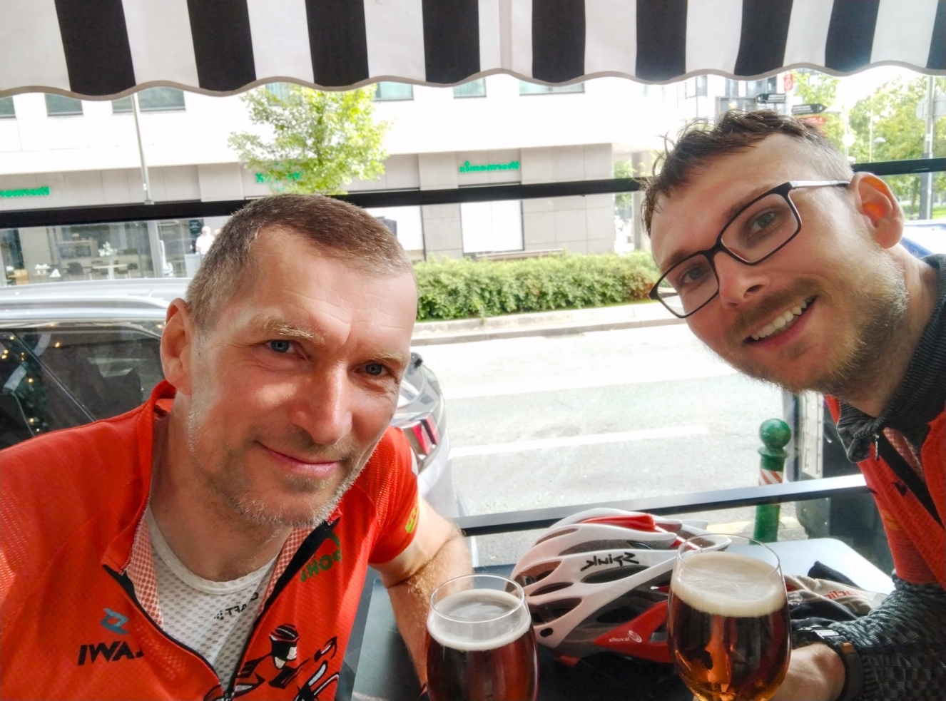 S nejstarším z jezdců, Ivanem, na zasloužené odměně po 11. etapě v Bilbau